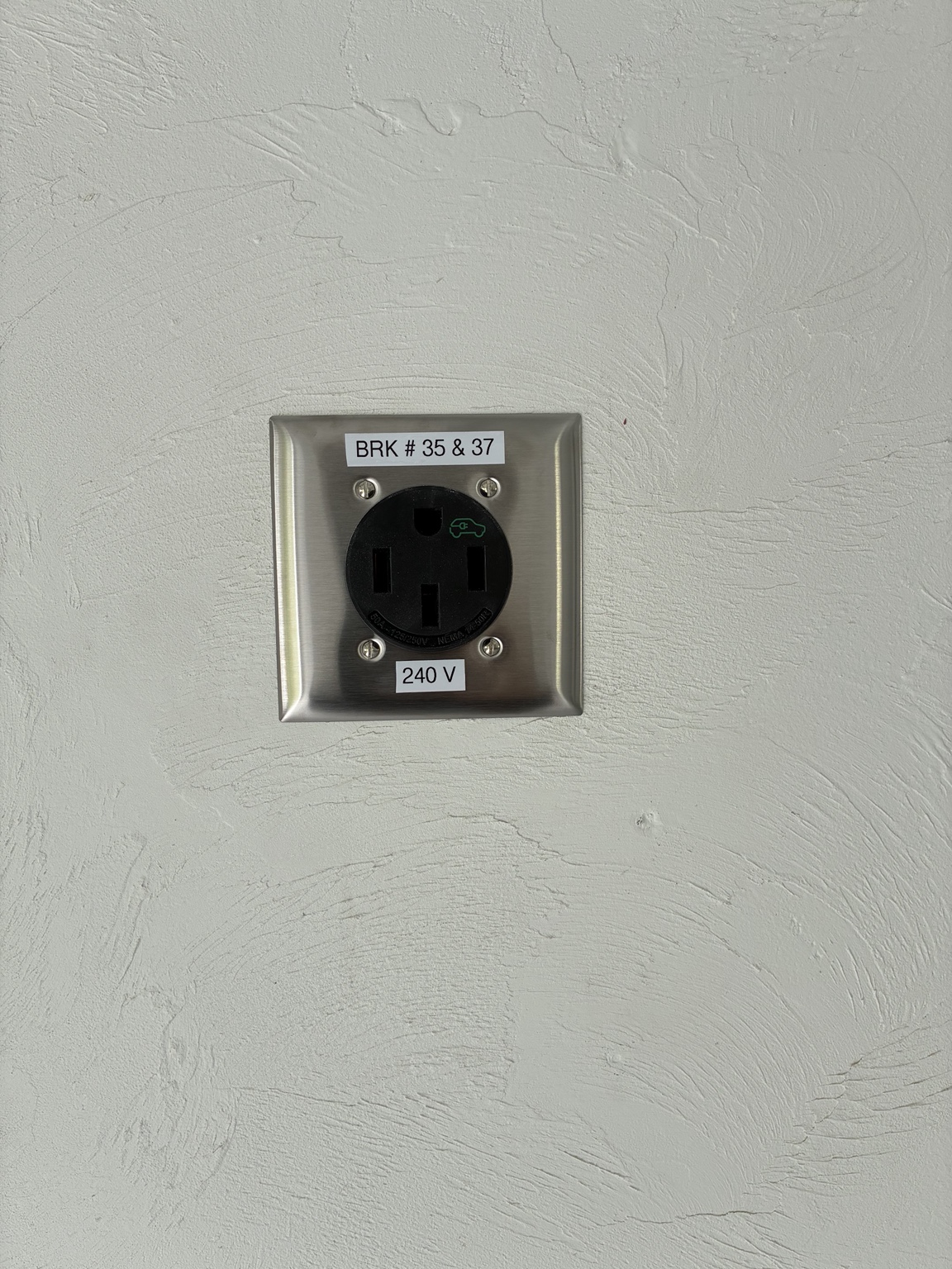 NEMA 14-50 240V receptacle for compatible Level 2 EV charger